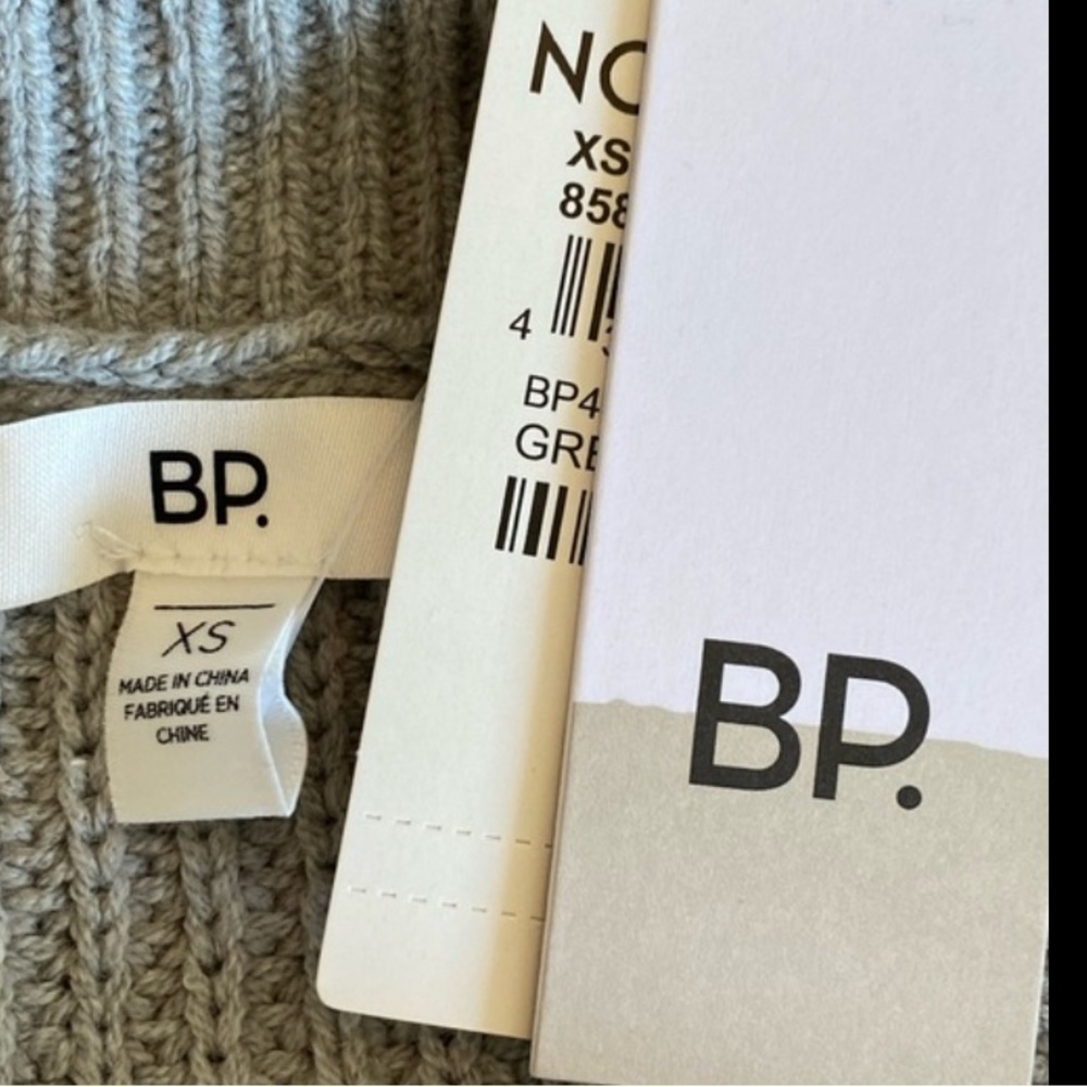 BP Gray Cleo Crop Crewneck
Sweater NWT Size XS - Picture 5 of 6
